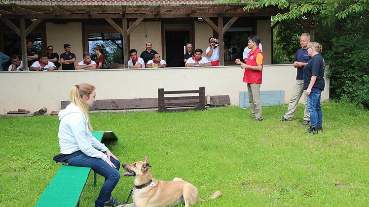 Die Gäste aus dem Iran beobachteten genau, wie die Befehle umgesetzt wurden.Foto: Johanna Blum
