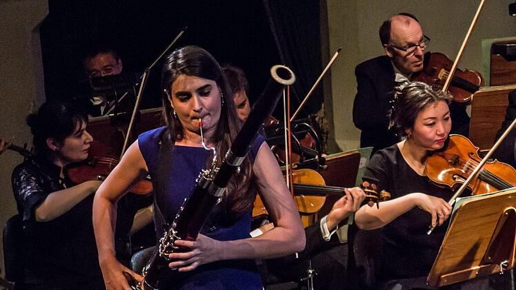Impressionen vom Sinfoniekonzert im Landestheater Coburg unter der Leitung von GMD Roland Kluttig. Auf dem Programm standen Werke von Mendelssohn, Liszt und Rossini.Foto: Jochen Berger