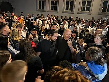 W&uuml;rzburg: Emotionale Trauerfeier nach t&ouml;dlicher Messerattacke - Vater ber&uuml;hrt mit Ansprache