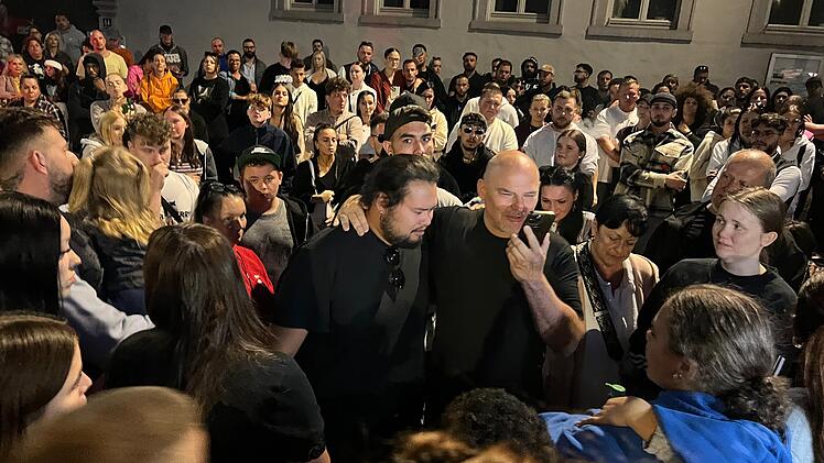 Würzburg: Emotionale Trauerfeier nach tödlicher Messerattacke - Vater berührt mit Ansprache