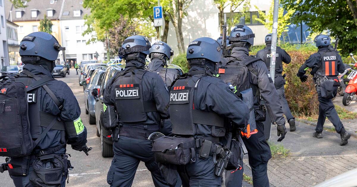Essen: Lehrerin bei Messer-Attacke verletzt - Schüler angeschossen