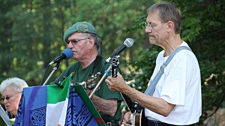 Die Gruppe "Finnegans Wake" entführte die Besucher mit ihrer Musik ins schottische Hochland.
