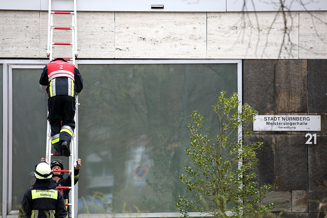 Nürnberg: Dachbrand in der Meistersingerhalle