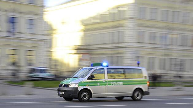 In N&uuml;rnberg verletzte am Dienstagnachmittag ein 29-J&auml;hriger seinen Vater mit einem Stich am Kopf. Der T&auml;ter ist auf der Flucht. Symbolfoto: pixabay/carstenoschmann