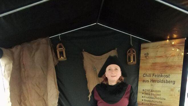 Wilma El Daly hinter ihrem Chili-Stand.