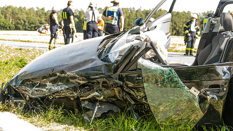 Auf der B14 zwischen Großweismannsdorf und Buchschwabach (Kreis Fürth) kam es am Samstag (19. September 2020)  zu einem Unfall, an dem drei Autos beteiligt waren.