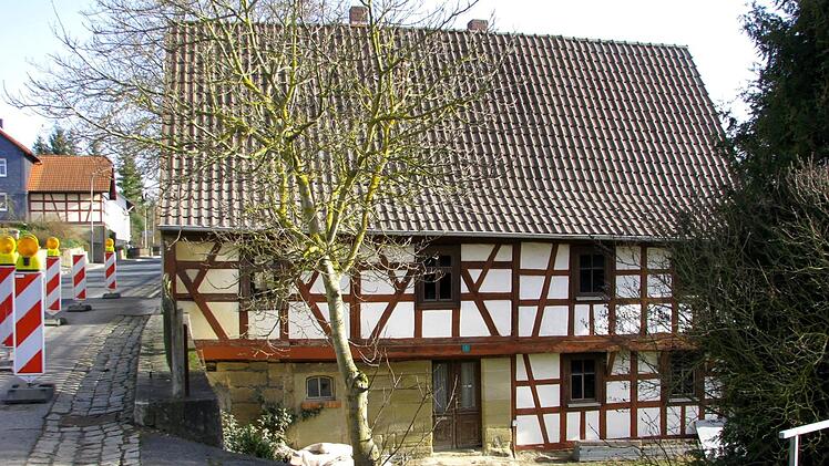 Das Brandnershaus an der Untersiemauer Ortsdurchfahrt von Westen kommend