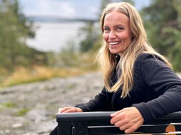 Wie geht das mit dem Gl&uuml;ck eigentlich? Und warum sind die Finnen so viel gl&uuml;cklicher als die Deutschen? Schauspielerin Meri Koivisto geht diesen Fragen in der ARD-Doku "Was macht uns gl&uuml;cklich(er)?" nach.