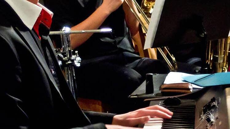 Joel Dicker musizierte am E-PianoFoto: Jochen Berger