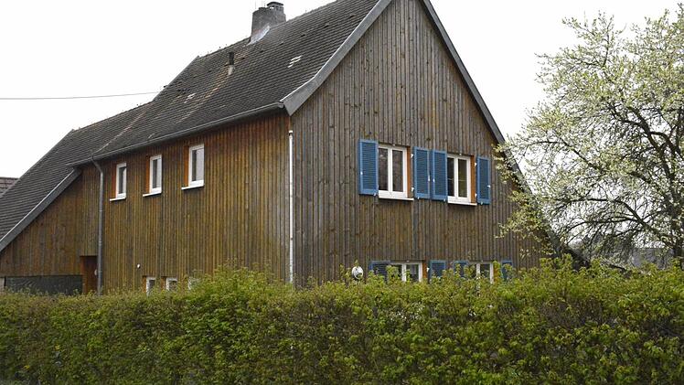Im alten Forsthaus in der Finkenherdsiedlung in Maroldsweisach sollen sieben Flüchtlinge untergebracht werden. Foto: Schmidt