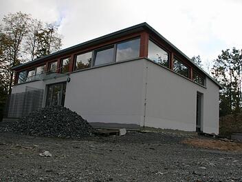 Das Empfangsgebäude für das Besucherbergwerk der Stadt Kupferberg. Am 19. April 2015 soll die Touristenattraktion eröffnet werden, kündigte Bürgermeister Hans-Joachim Hösch an. Foto: BR/Archiv