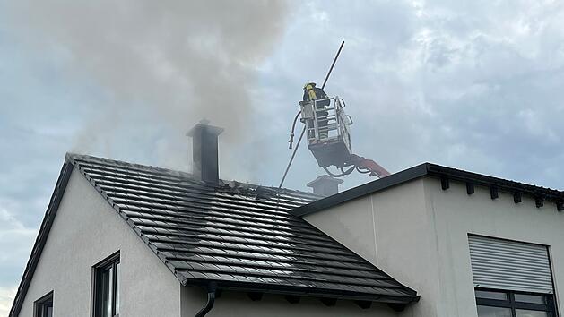 Sommerach: Gro&szlig;einsatz wegen Dachstuhlbrand - "dichter Qualm"