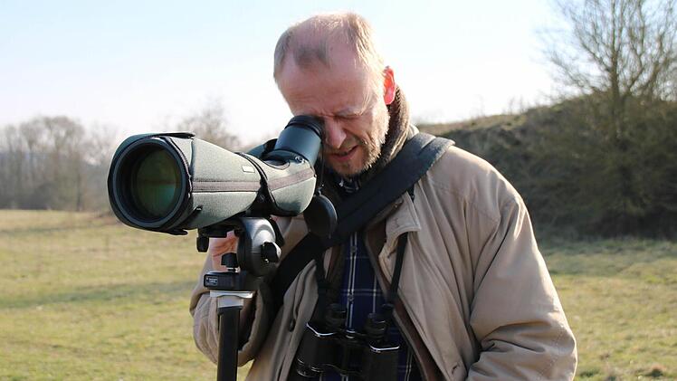 Das Fernrohr hat 3 000 Euro gekostet.