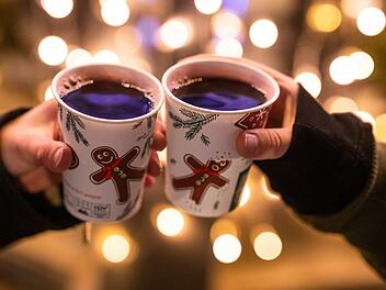 Glühwein gehört zum Weihnachtsmarkt
