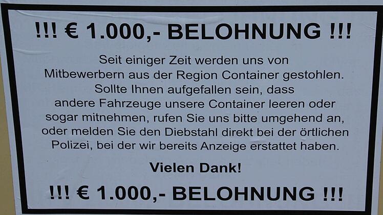 Ein Unternehmen aus Köln hat diesen Aufkleber auf einen Container am Küpser Ortsausgang Richtung Kronach. Zum Verwendungszweck der gesammelten Altkleider macht die Firma keine Angaben.