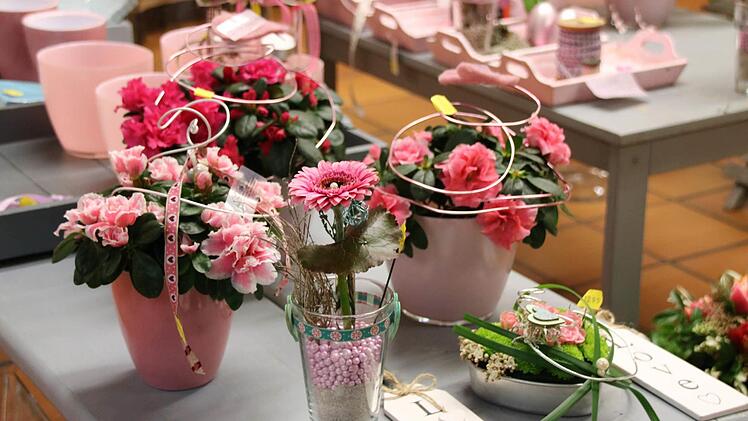 Bei "Blumen Zösch" liegen Pastelltöne im Trend: Blumen und Töpfe in zartem Rosa.