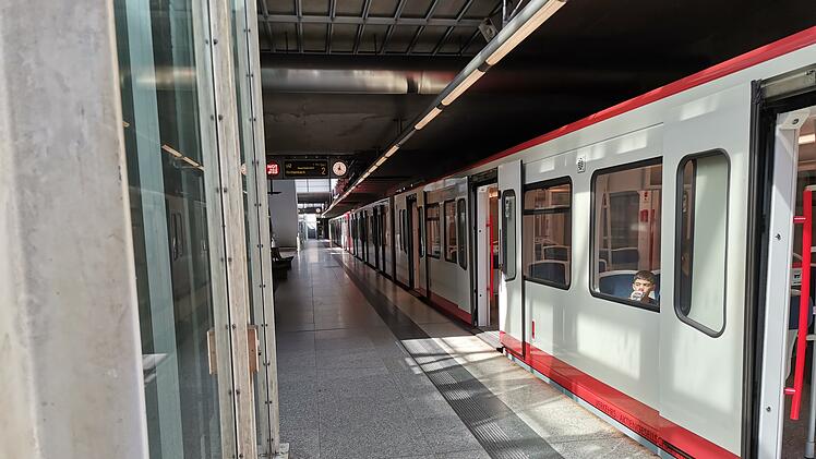 U-Bahn Nürnberg, Haltestelle Rennweg, Bahnhof, Untergrundbahn, Ubahn, VAG, VGN