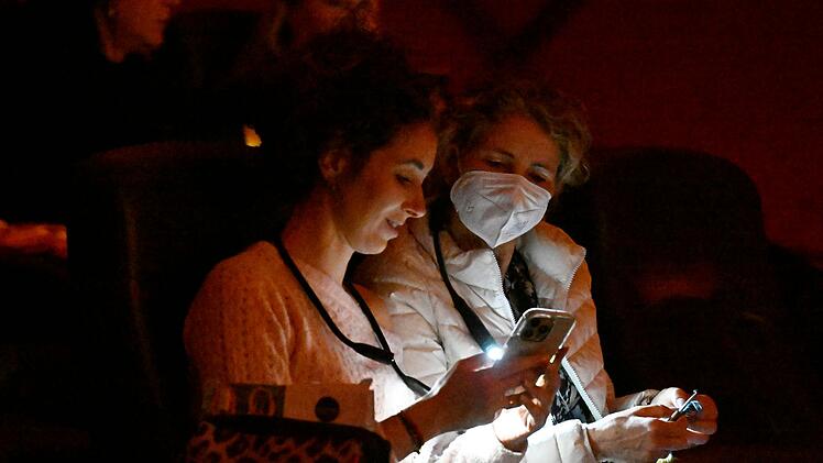 Mit Stricknadel und Wollkn&auml;uel ins Kino