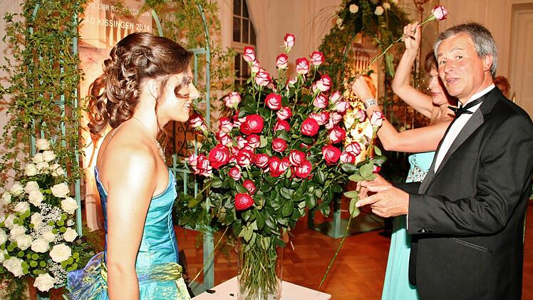 Ariane u.Georg Burtz stimmen mit ihrer Rose ab.
