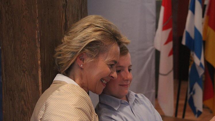 Bundesverteidigungsministerin Ursula vonder Leyen (CDU) war der Einladung nach Atzelsberg gefolgt. Foto: Jann Weckel