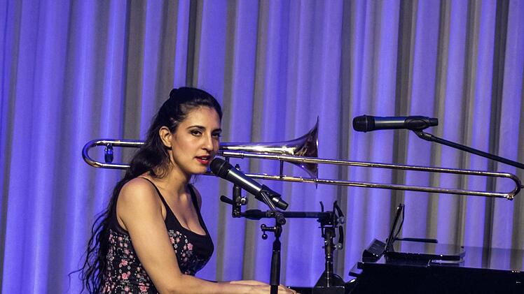 Bei ihrem Coburg-Debüt beeindruckte Noam Vazana das Publikum mit ihrer Vielseitigkeit und Ausdruckskraft. Foto: Jochen Berger