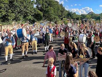 Mit etlichen befreundeten Musikkapellen feierten die Fuschter Musikanten.