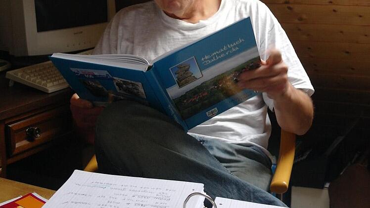 Kömpel kann sich zurücklegen: Zwölf Kapitel hat er für das Heimatbuch geschrieben, bei zwei weiteren war er Ko-Autor.