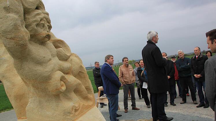 Landrat Hans Kalb freute sich über den Radweg am Main entlang. Foto: Matthias Einwag