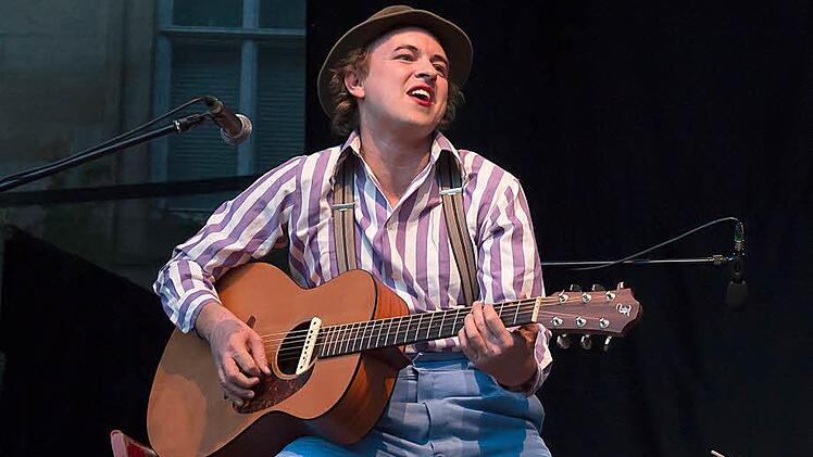 Gankino Circus beim Auftritt im Tambacher Schlosshof.Foto: Albert Höchstädter