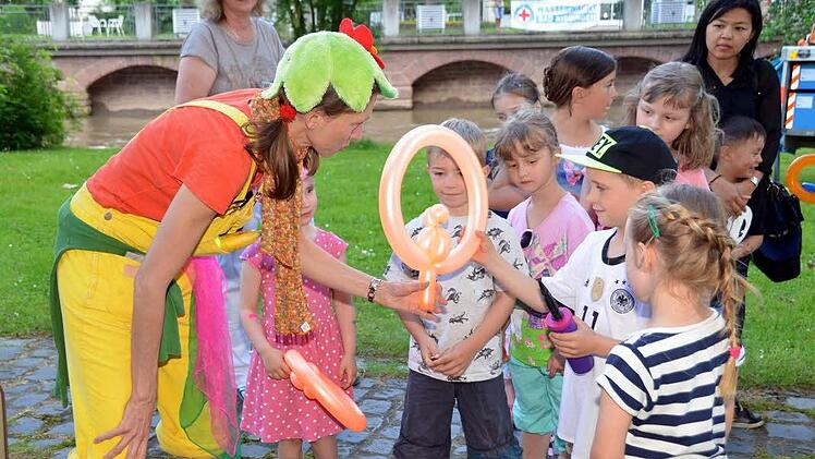 Clownine Apfelsine erfreute die kleinsten Besucher.  Foto: Peter Rauch
