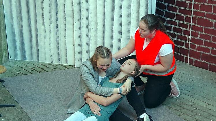 Die Lehrerin Clara Zuber rettet Nathalie, die sich das Leben nehmen wollte.Heike Schülein