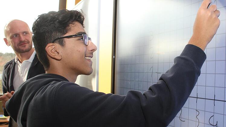 Der Unterricht erfolgt auf High-Tech-Niveau: Die Klasse wurde mit einer digitalen Tafel ausgestattet.Sonny Adam