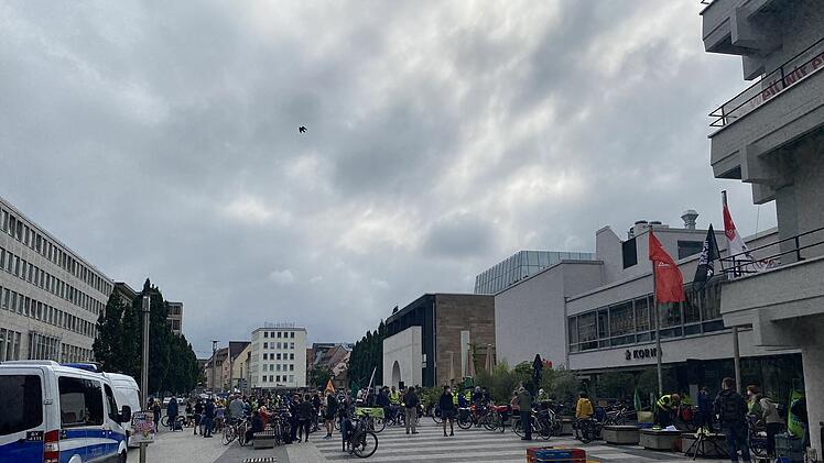 "Ohne Kerosin nach Berlin": Klima-Aktivisten von "Students for Future" radeln von N&uuml;rnberg &uuml;ber Erlangen und Bamberg in die Bundeshauptstadt