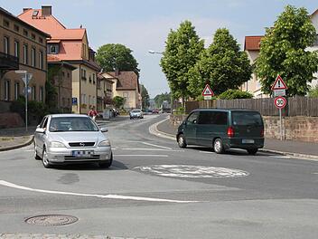 Zur Sanierung des Minikreisels gab es einen Ortstermin mit allen Betroffenen. Foto: MarkusReeh