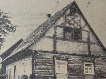 Ein historisches Foto des ehemaligen Bauernhauses der Familie Spindler. 1956 wurde es abgerissen. Seither gibt es in Stadtsteinach kein traditionell fränkisch gebautes Bauernhaus mehr.