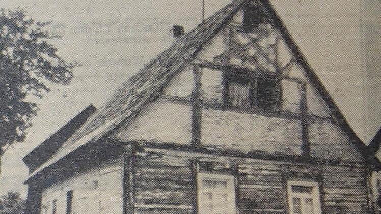 Ein historisches Foto des ehemaligen Bauernhauses der Familie Spindler. 1956 wurde es abgerissen. Seither gibt es in Stadtsteinach kein traditionell fränkisch gebautes Bauernhaus mehr.