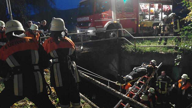 Bei der Leiter&uuml;bung bewiesen die Speicherer Feuerwehrfrauen und -m&auml;nner &Uuml;bungs- und Einsatzbereitschaft.  Foto: Stephanie Elm
