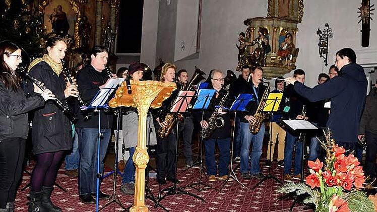 Es ist eine liebgewonnene Tradition, dass die Blaskapelle ihre Mitglieder und alle Musikfreunde am zweiten Weihnachtsfeiertag mit ihrem Konzert erfreute.  Foto: Dieter Radziej