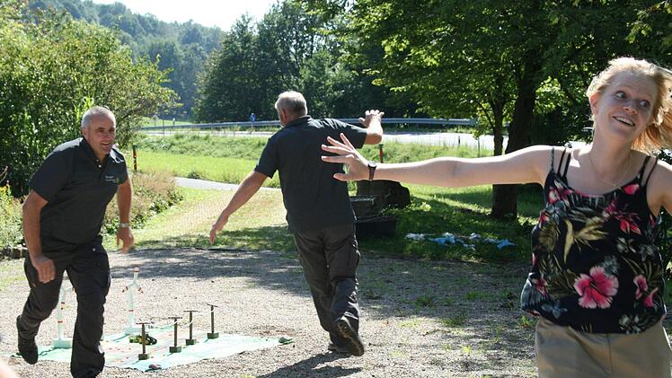 Die "Milane" auf der Futtersuche: Sichtlich Spaß macht es den Spiele-Testern. Foto: Gabriele Sell
