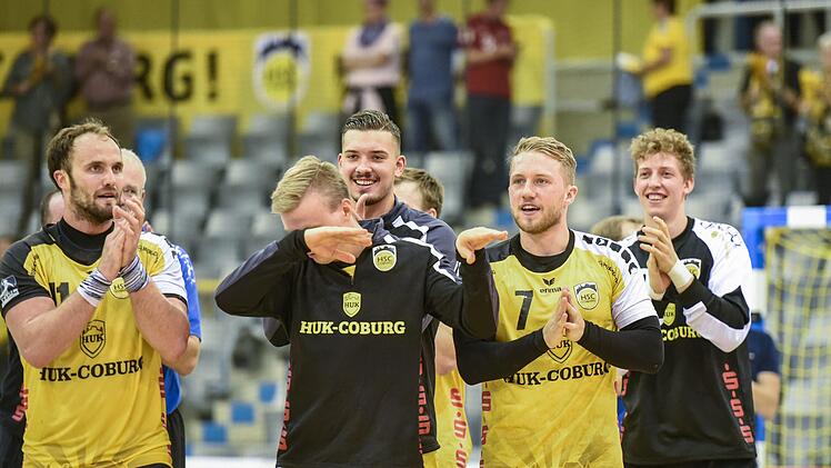Die HSC-Akteure hatten nicht nur nach dem Spiel ihren Spaß. Von links: Sebastian Weber, Felix Sproß, Marcel Timm, Lukas Wucherpfennig und Torhüter Konstantin Poltrum.  Fotos: Hagen Lehmann