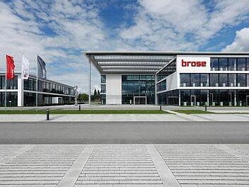 Brose in der Krise: Rund 2000 Stellen wird der fränkische Automobilzulieferer abbauen.  Bambergs OB Starke und Landrat Kalb suchen nun das Gespräch mit Werkleitung und Betriebsrat. Foto: Brose