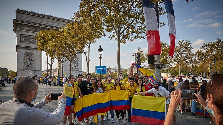 Neu und außergewöhnlich wird die Schlussetappe am Sonntag, 27. Juli. Durch die dreimalige Überfahrt am Montmartre verändert sich die Statik des letzten Renntages. Man kennt die spektakulären Bilder vom Olympischen Straßenrennen 2024. Die Tour de France bekommt dadurch am letzten Renntag noch einmal eine neue Note.