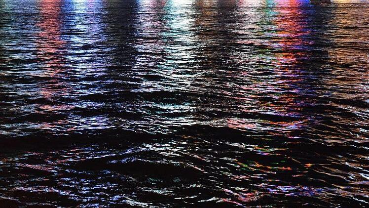 Eine 27-J&auml;hrige st&uuml;rzte in die Saale. Foto: yuelanliu / pixabay.com