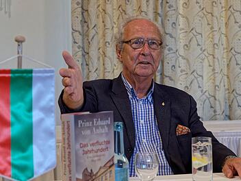 Eduard Prinz von Anhalt (80) bei einer Buchvorstellung: Am 9. September kommt er nach Bad Kissingen.