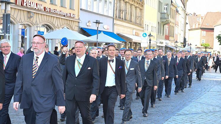 Impressionen vom Einzug am Freitagnachmittag.  Foto: Ronald Rinklef
