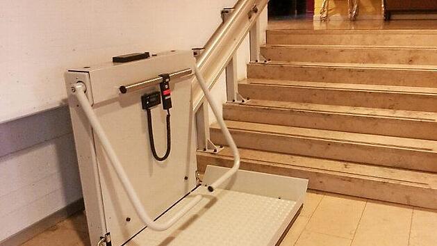 Beim Einbau eines Treppenlifts kamen einem Ehepaar 4000 Euro abhanden.  Foto: Archiv/privat