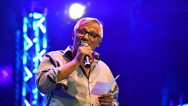 Konstantin Wecker (hier 2017 bei Lieder auf Banz) wird in diesem Jahr auf ganz kleiner B&uuml;hne in Loffeld zu sehen sein.Foto: Ronald Rinklef