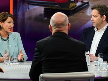 Vizekanzler Lars Klingbeil (SPD) und Hildegard M&uuml;ller (58), Chefin des Auto-Verbands VDA, diskutierten nicht nur &uuml;ber den Wirtschaftsstandort Deutschland, sondern auch &uuml;ber die "Lifestyle-Teilzeit"-Debatte.