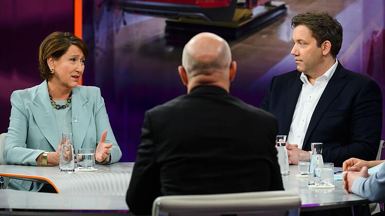 Vizekanzler Lars Klingbeil (SPD) und Hildegard M&uuml;ller (58), Chefin des Auto-Verbands VDA, diskutierten nicht nur &uuml;ber den Wirtschaftsstandort Deutschland, sondern auch &uuml;ber die "Lifestyle-Teilzeit"-Debatte.