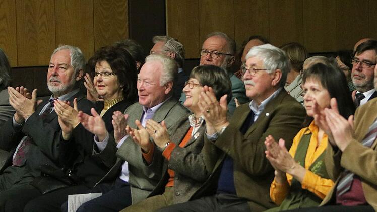 Reichlich Applaus verdiente sich der Musizierkreis Neustadt unter Leitung von Norbert Luche bei seinem Neujahrskonzert.Foto: Jochen Berger